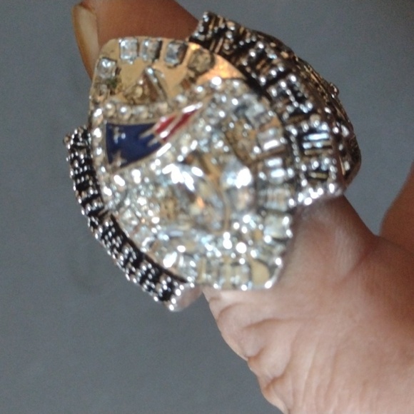 New England Patriots Superbowl Ring(Brady) - Picture 4 of 4